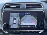 車を空から見たような映像が映る、アラウンドビューモニターで車両周辺の安全確認も一目でできます!小さなお子様や障害物も確認できるので、運転のし易さだけではなく事故防止にも役立ちます♪