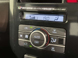 オートエアコン付きなので一度、気温を設定すれば自動的に過ごし易い温度に調整してくれますよ。 車内をいつでも快適空間にしてくれます。