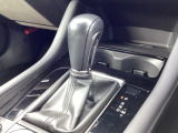 アクセルペダルを踏み込む量や速さに応じて変速パターンをし、人馬一体の運転感覚を発揮してくれる6速オートマ!