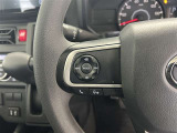 運転中、オーディオの操作をしてて、ハッとしたことはありませんか?ステアリングスイッチは、運転中でもハンドルでオーディオの操作が可能です。安全なドライブをサポートします。