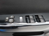 運転席のパワーウインドースイッチ部です。よく触れる場所だからこそ、使用状態があらわれますよね。ぜひこうした所もチェックしてください。