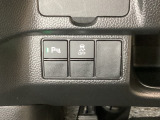 ハンドルの左下にHondaセンシング用の、VSA(ABS+TCS+横滑り抑制)解除スイッチなどがついています。