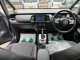 【前方視界】開放的な前方視界!運転がしやすく疲れにくいです♪窓が大きく、見通しがとっても良いおクルマですよ♪