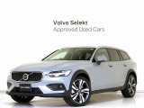 社内使用車:2025年モデル『V60 Cross Country Ultra B5 AWD』Google搭載 前後純正ドラレコ 48V 黒革 harman/kardonプレミアムサウンド 19AW ドリフトウッドパネル クリスタルシフトノブ【グループ総在庫300台】