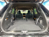 後席を格納すると、これだけの広さが!シーンに合わせたシートアレンジで、大きな荷物も積むことが出来ます♪