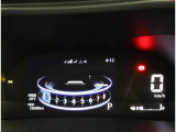 スタイリッシュなデザインのインパネ。各操作スイッチは使いやすい位置に配置されてます。