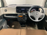 運転席からの視界が左右に広く隅々まではっきりと見渡せます。車の前端も把握しやすく安心して運転できます。