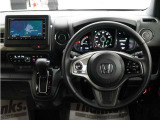 運転にかかわる様々な操作を安全に行えるように視点移動が少なく、操作性に配慮されたスイッチ類が凝縮されたコクピットです。