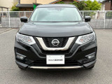 日産のブランドを象徴するVモーショングリルです。