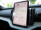 センターディスプレイは12.3インチのサイズとなります 縦型のためナビでは進行方向まで広く見通せます スピードやシフト等の表示もこちらになります