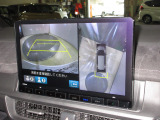 運転をしやすくする多彩な視界を手に入れるシステム。「見通しの悪い交差点での発進」「料金所などへの幅寄せ」「バック駐車」「縦列駐車」といった、多くの人が苦手意識を持ちやすいシーンで効果を発揮します。