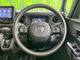 インテリアに合わせたデザインのステアリングは、運転される方のことも考え、運転しやすい形状、大きさです。是非一度、実際に触ってお確かめください。