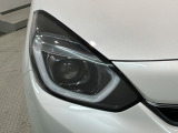 LEDヘッドライトは、点灯の瞬間から最大光量を発揮し、突然暗くなるトンネルなどでの安定感を高めます。