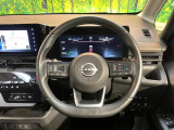 【純正革巻きステアリング】上質な革を使用することで、手にしっかり馴染みとても運転しやすいハンドルです♪