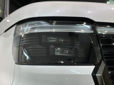 LEDヘッドライトは、点灯の瞬間から最大光量を発揮し、突然暗くなるトンネルなどでの安定感を高めます。