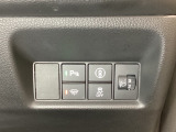ハンドルの右側にはヘットライトリベライザーとHondaセンシング用のメインスイッチがついています。ヘッドライトリベライザーは道路状況や積荷の加重に応じてライトの高さを調節できます。
