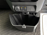 【シートヒーター】シートを温めてくれる暖房機器です!長時間座っていると負担が掛かりやすい背中や腰、または冬場などの寒い日に冷えやすい脚部に快適なぬくもりを伝えます。