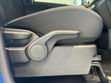 運転席はご自身の適切な運転ポジションへ移動可能なラチェットが付いております。