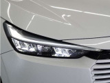 【LEDヘッドライト+デイタイムランニングランプ】主流のLEDヘッドライトに、日中でも他者からの視認性を良くするデイタイムランニングランプ装備!スタイリッシュでかっこよく仕上がっています。
