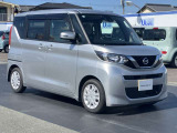 フロントカメラが車両や歩行者を検知し、回避操作を促し減速できない場合は緊急ブレーキが作動するエマージェンシーブレーキ