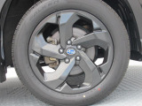 スバル純正18インチアルミホイール。タイヤサイズは225/55R18