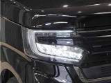 【LEDヘッドライト】省電力で、明るく遠くまで照らし、夜道や雨天などの走行の際、安心感を高めます。オートライト機構で周囲の明るさを感知し、自動で点灯、消灯します。