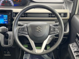 インテリアに合わせたデザインのステアリングは、運転される方のことも考え、運転しやすい形状、大きさです。是非一度、実際に触ってお確かめください。