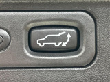 【パワーバックドア】スマートキーや運転席のボタンを押すだけでリアゲートが自動で開閉します!荷物を持っている時や、高い位置にあるバックドアを閉める際に便利な機能です♪