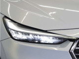 【LEDヘッドライト+デイタイムランニングランプ】主流のLEDヘッドライトに、日中でも他者からの視認性を良くするデイタイムランニングランプ装備!スタイリッシュでかっこよく仕上がっています。