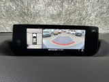 狭い場所での駐車やすれ違いなどでより的確な運転操作に役立つ360&deg;ビューモニターが装備されています。