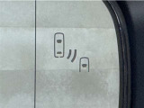 車線変更時の後方確認をアシストしてくれるブラインドスポットモニター!ドアミラーの死角を検知してくれるから車線変更もスムーズです。