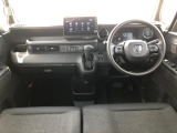 【インパネ全体】手が届きやすく、どなたでも運転しやすいです。シンプルで使いやすい設計になっています!