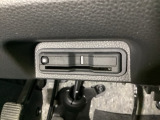 ハンドルの真下にETCがついています。高速道路の料金所の通過も楽々です。 カードの取り出しもしやすい場所についています。