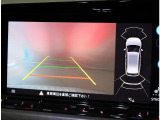バックカメラ トラフィックアラートで苦手な駐車も楽々できます.