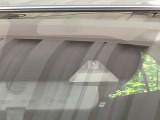 【エマージェンシーブレーキ】走行中に前方の車両等を認識し、衝突しそうな時は警報とブレーキで衝突回避と被害軽減をアシスト。より安全にドライブをお楽しみいただけます。