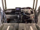 【前方視界】開放的な前方視界!運転がしやすく疲れにくいです♪窓が大きく、見通しがとっても良いおクルマですよ♪