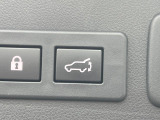 【パワーバックドア】スマートキーや運転席のボタンを押すだけでリアゲートが自動で開閉します!荷物を持っている時や、高い位置にあるバックドアを閉める際に便利な機能です♪