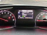 視認性に優れたメーターを採用しており、走行中でも車速や情報が分かりやすく表示されます。運転時の視線移動をむりのない範囲に抑え、快適で安心感のあるドライブをサポートします。