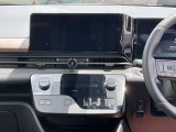 運転席から各種ボタンの操作がしやすいように設計されたデザイン。