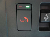 SOSコールは急病時やあおり運転被害などの危険を感じた時スイッチを押すと専門のオペレータに繋がって警察や消防への連携をサポートしてくれます。万が一の事故発生時にはエアバッグ展開と連動して自動通報します。