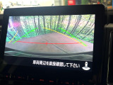 【バックカメラ】駐車時に後方がリアルタイム映像で確認できます。大型商業施設や立体駐車場での駐車時や、夜間のバック時に大活躍!運転スキルに関わらず、今や必須となった装備のひとつです!