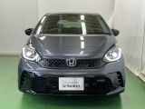LEDヘッドライトを装備しています。LEDヘッドライトはとても明るく、雨の日や夜間走行も安全・安心です。オートライトコントロール付きで周囲の明るさに応じて自動で点灯・消灯します