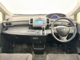 いつでも気持ちよく運転できて、使い勝手のいい収納や体をケアするシート、細部にまでこだわったインテリア♪