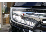 フルLEDヘッドライトで夜間走行の視認性も高く、先行車や対向車を検知し、オートライトも装備しています。