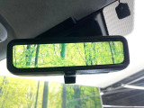 【デジタルインナーミラー】後席の大きな荷物や同乗者で後方が確認しづらい時でも安心!カメラが撮影した車両後方の映像をルームミラー内に表示。クリアな視界で状況の確認が可能です!