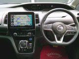 スッキリとした運転席回りになっています。