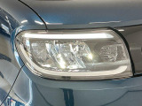 【LEDヘッドライト】現代の主流のライト。明るい光が瞬時に立ち上がり、必要な場所を均一に照らします。寿命も長く省エネで、スタイリッシュなデザインです♪