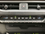 オートエアコンは温度を設定するだけで、自動で風量などを設定してくれます。運転しながら操作も必要ないので、安全性も向上します。
