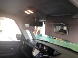 広々とした車内で、快適に座ることができます。