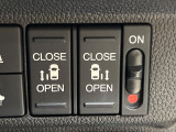 【両側パワースライドドア】スマートキーや運転席のスイッチで後席両側スライドドアの開閉が可能♪電動だから力を入れてドアを開ける必要が無く、小さなお子様でも簡単に開け閉めでき快適です♪